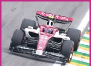 英雄联盟总决赛-阿斯顿马丁鏖战雷诺车队，周冠宇扛起全队