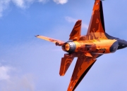 英雄联盟总决赛2025-极速之夜与绿茵锋芒，F1揭幕战映照哈弗茨的持续杀伤艺术