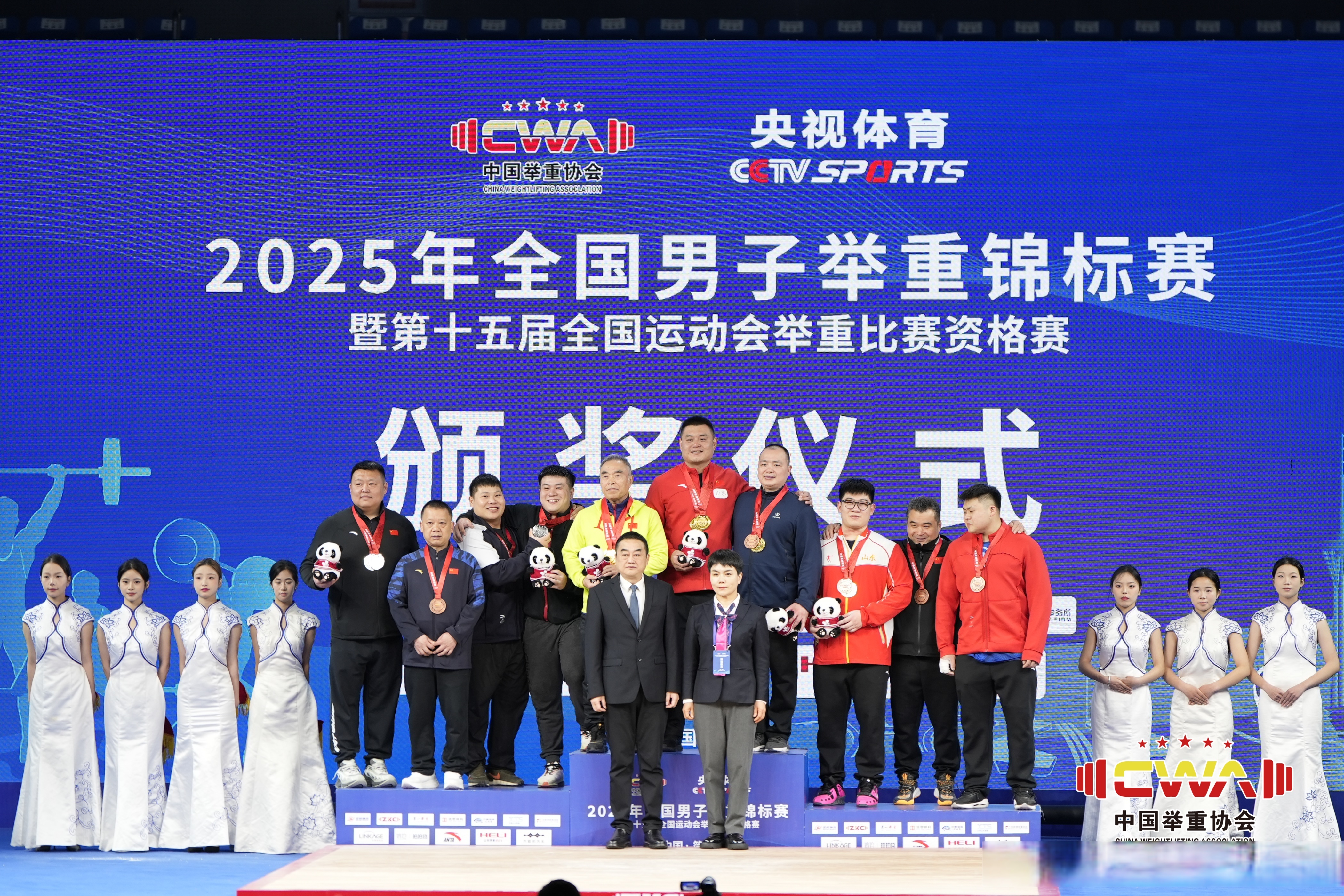 争夺王者：举重男子组决赛精彩纷呈的简单介绍