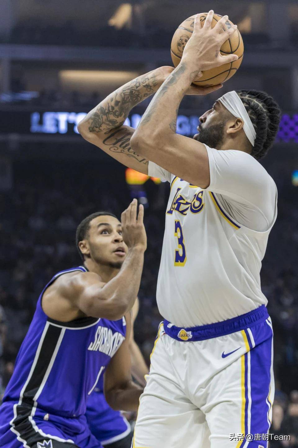 TES横扫罗马，安东尼·戴维斯送出关键助攻宿命之战2025世界赛，点燃全场激情的简单介绍