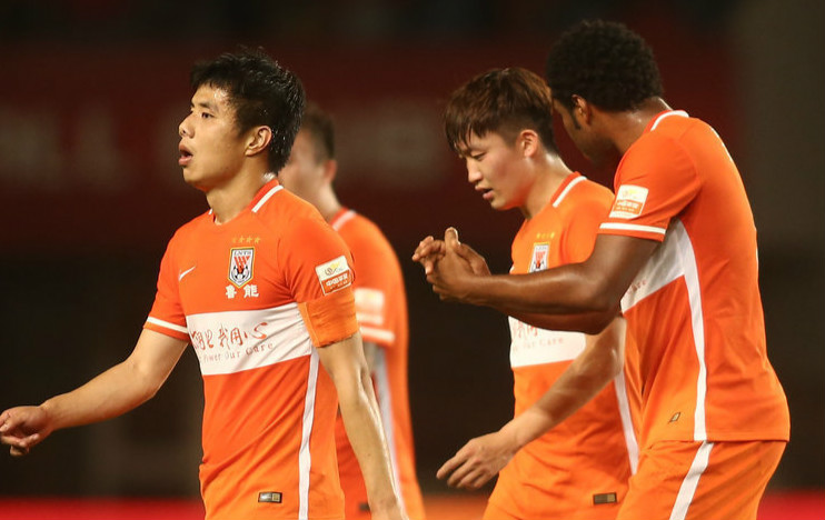 关于助教接受采访，谈及球队近况和备战计划的信息