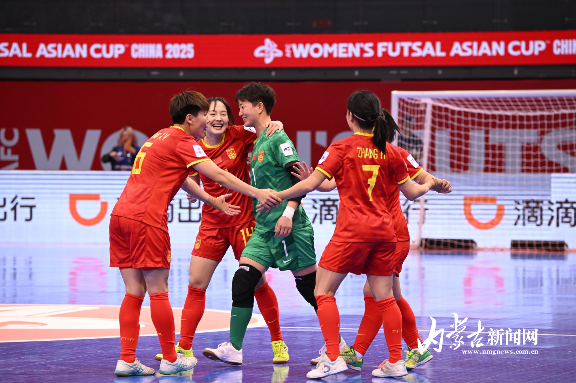 亚洲杯女足赛事激烈进行，中国队表现抢眼