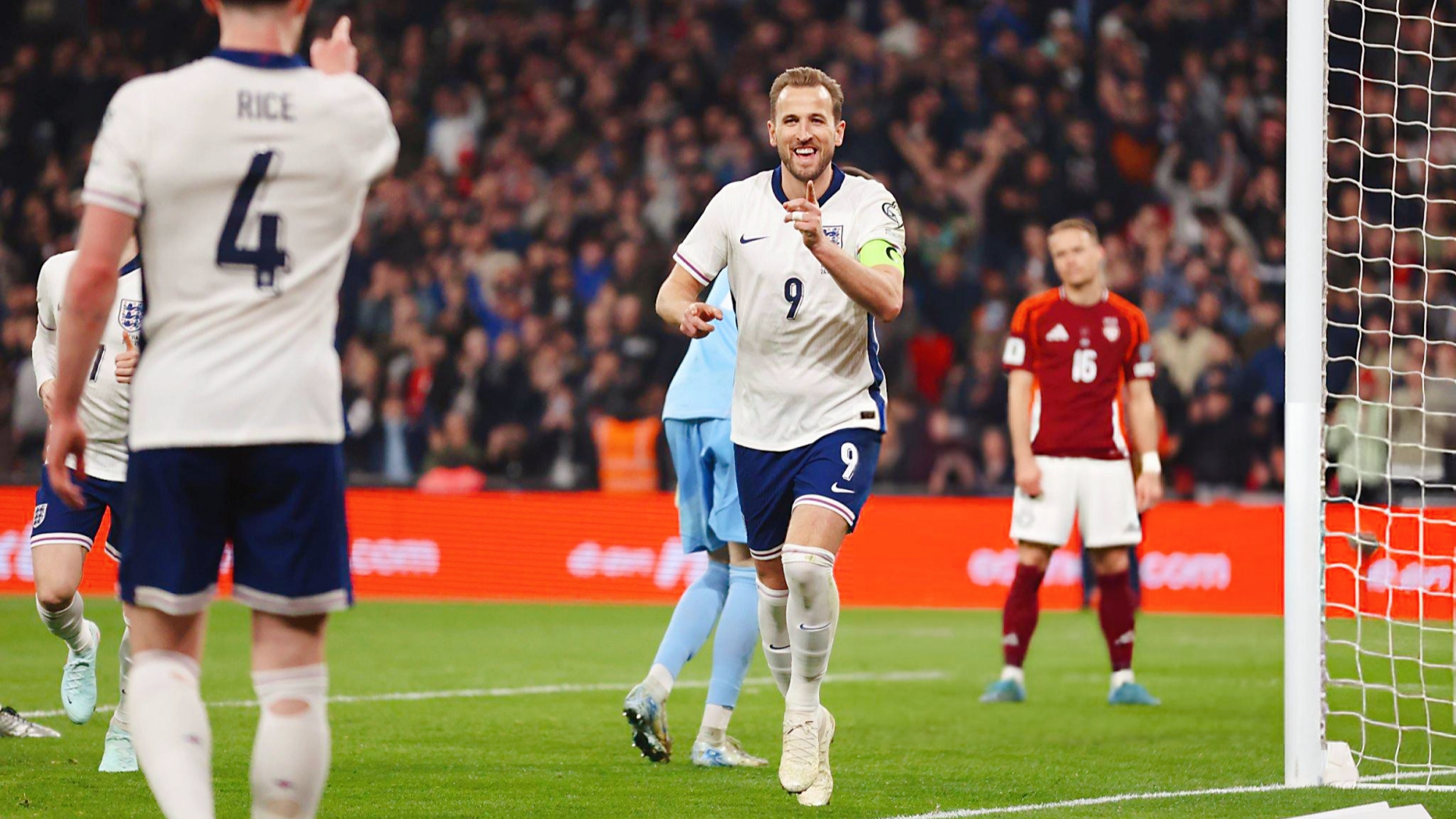 包含英格兰队客场不敌瑞士遭遇挫折的词条