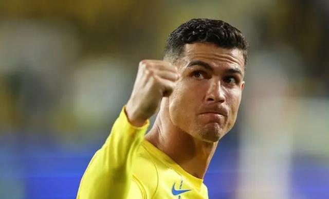 包含汉堡球员拼尽全力，不畏艰难取得宝贵分数的词条