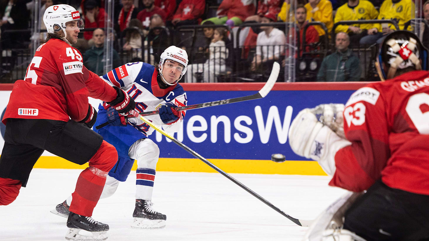 瑞典击败加拿大，夺得女子冰球金牌