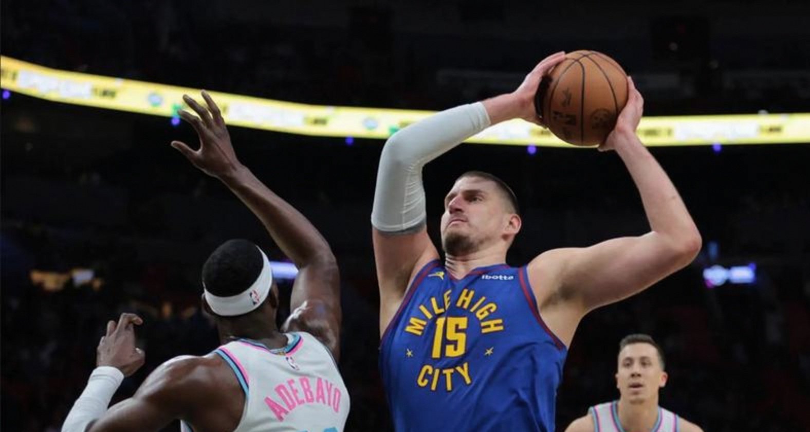 猛龙逆转灰熊,约基奇刷新纪录 猛龙逆转灰熊,约基奇刷新纪录