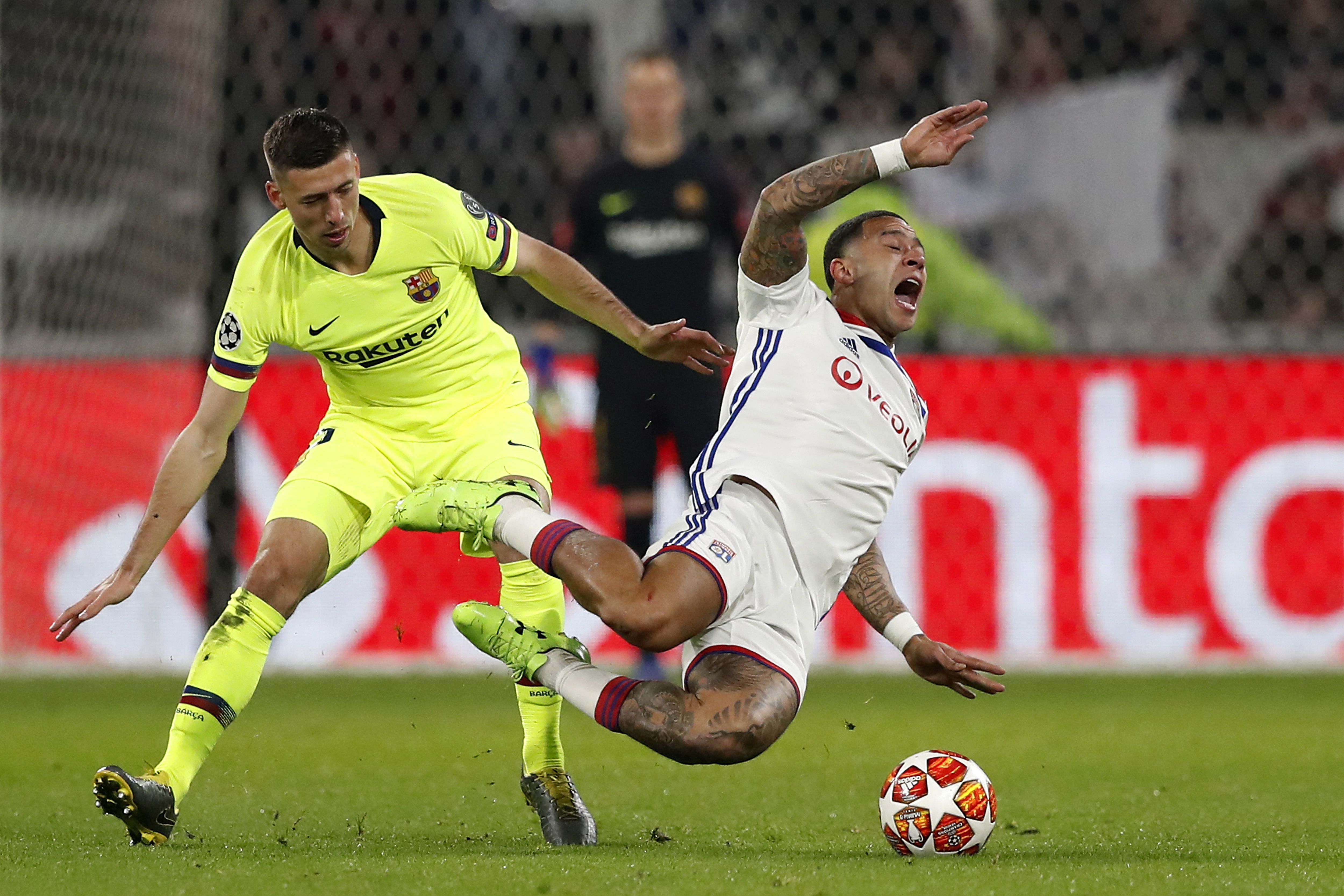 里昂鏖战巴萨，福登统治全场