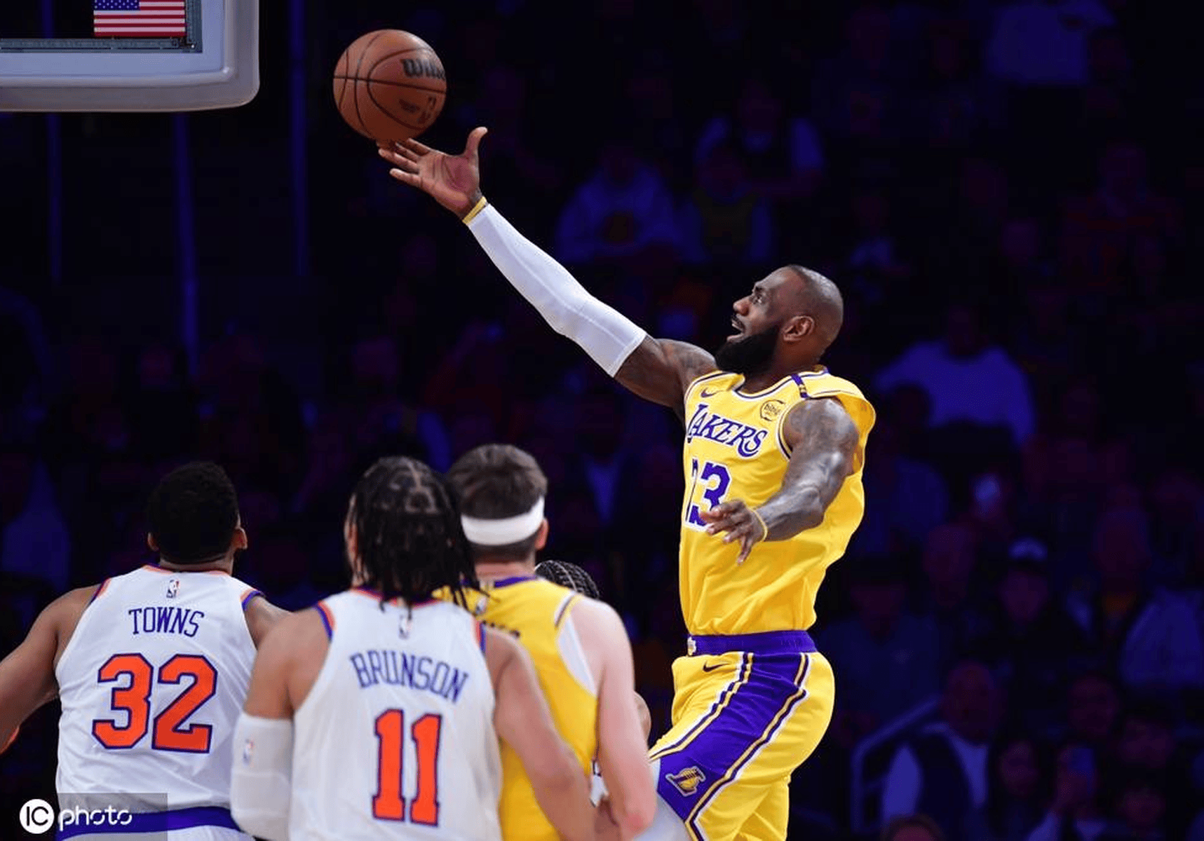 尼克斯逆转广州队,詹姆斯高光表现 尼克斯逆转广州队,詹姆斯高光表现