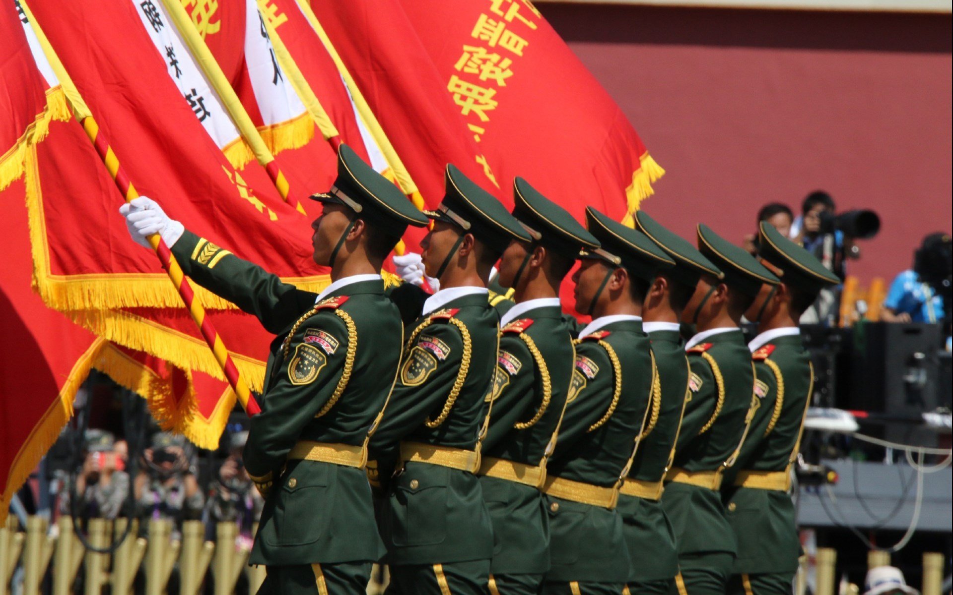 球场与疆场,当克瓦拉茨赫利亚接管比赛,法国接管了摩洛哥什么?