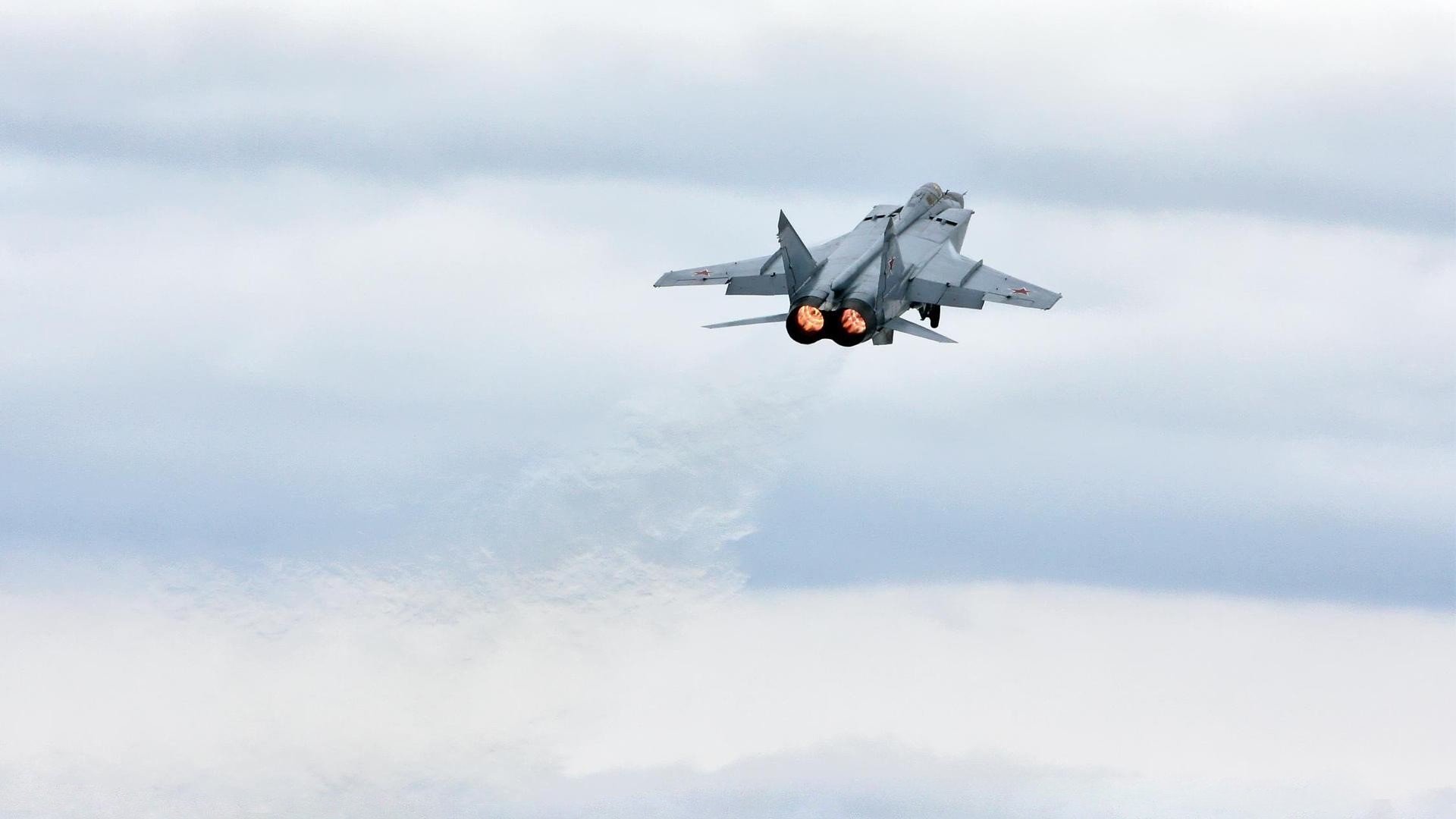 硝烟散尽，爵士击溃雄鹿，关键先生竟是掘金的约基奇