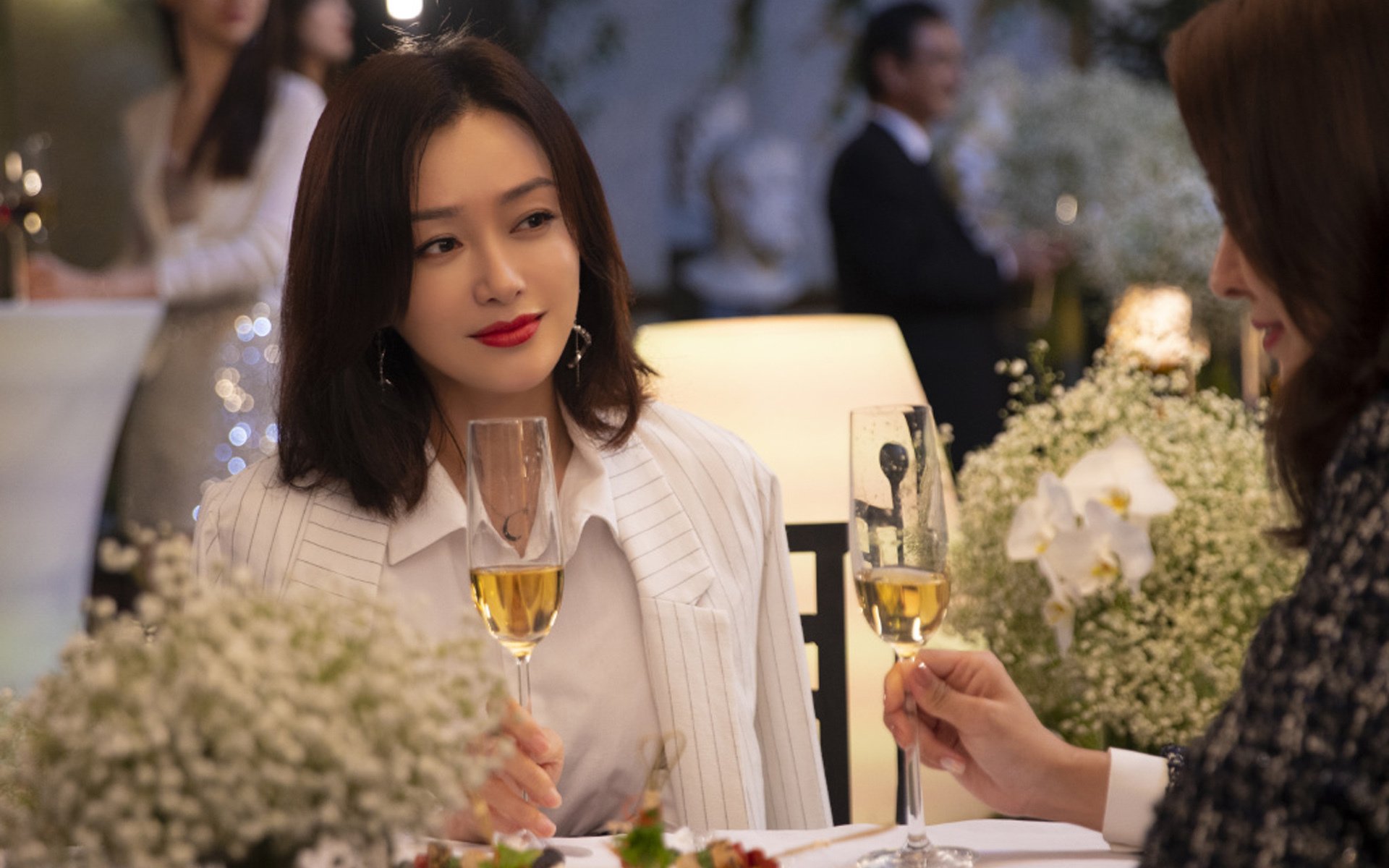 双城记,英超争冠的绿茵风暴与CBA的篮下硝烟